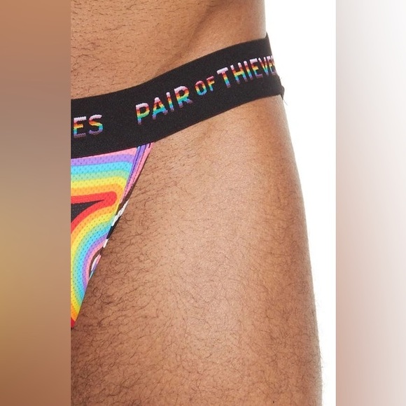 Pair of Thieves - Picture 6 of 7